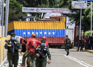 Após dois anos, Venezuela reabre fronteira com Colômbia para o comércio