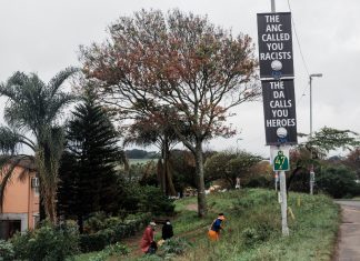 Maior partido da África do Sul afirma que cartazes de grupo adversário são racistas