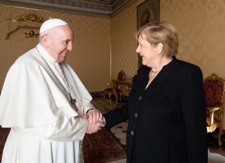 Merkel se despede do Papa em sua última viagem a Roma como chanceler alemã