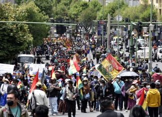 Oposição bloqueia ruas da Bolívia em protesto contra o governo