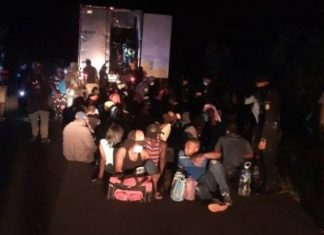 100 imigrantes são descobertos em contêiner abandonado