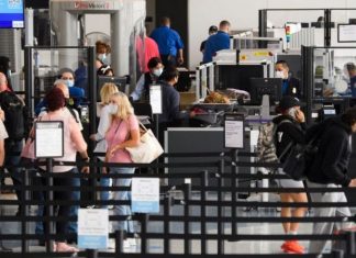 Número de americanos tentando embarcar em aviões com armas atinge recorde