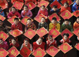 China promulga lei para reduzir pressão das tarefas escolares
