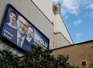 Oposição vence eleições na República Tcheca; comunistas ficam fora do Parlamento pela 1ª vez