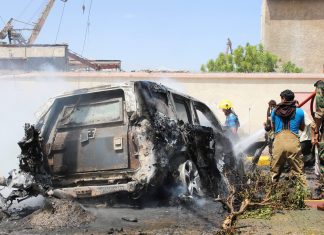 Ataque com carro-bomba em Aden visando oficiais deixa seis mortos, diz ministro