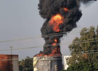 Incêndio atinge tanque de combustível no sul do Líbano
