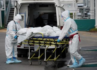 Em meio a recordes diários de mortes por Covid, Rússia planeja megaferiado de 9 dias