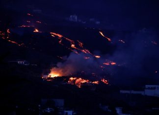 Espanha vai acelerar ajuda a ilha de La Palma em meio a erupção de vulcão
