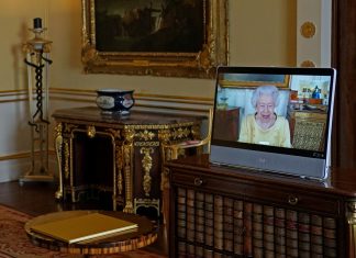 Rainha Elizabeth II é aconselhada por médicos a descansar por mais duas semanas