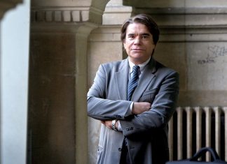 Polêmico empresário e ex-ministro francês Bernard Tapie, o ‘Zorro das empresas’, morre aos 78 anos