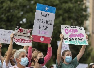 Dois dias após ser suspensa, lei do Texas que proíbe o aborto depois de 6 semanas de gravidez volta a valer