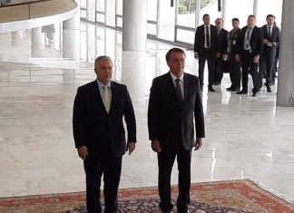 Bolsonaro recebe presidente da Colômbia no Palácio do Planalto
