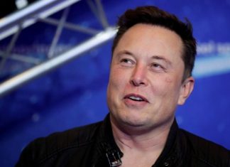 Fabricante de carros Tesla condenada a pagar US$ 137 milhões por racismo a ex-funcionário
