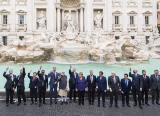 Bolsonaro não participa de foto de líderes do G20 na Fontana di Trevi