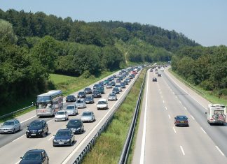 Alemães voltam a debater restrições sobre autobahns, as rodovias que não têm limite de velocidade