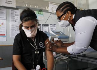 Apenas 1 em cada 4 profissionais de saúde na África foi vacinado contra a Covid, diz OMS