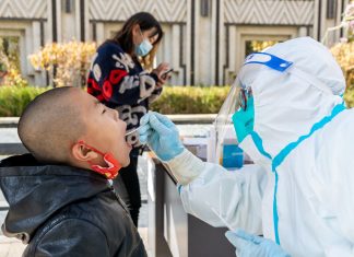China pede que população estoque comida em meio a surto de Covid-19