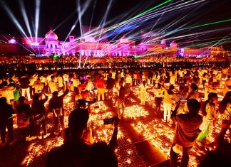 Índia celebra Diwali, festival das luzes, em meio a nuvem de poluição na capital