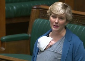 Deputada é advertida por levar seu bebê ao Parlamento britânico