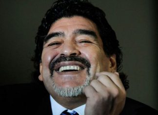 Um ano sem Maradona: as polêmicas que mantêm o mito do futebol vivo na memória