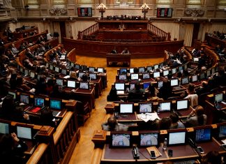 Portugal regulamenta trabalho remoto e proíbe chefe de entrar em contato com empregado após fim da jornada