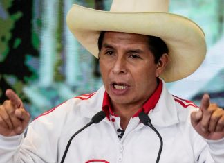 Congressistas apresentam moção para destituir presidente do Peru