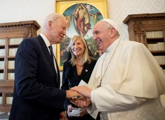 Bispos católicos dos EUA não repudiam nominalmente políticos que apoiam o direito ao aborto, como Biden