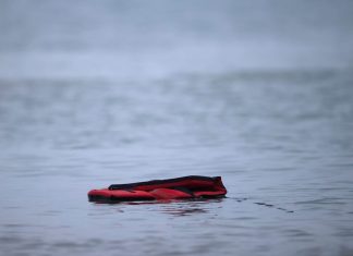 O que se sabe sobre pior naufrágio envolvendo imigrantes no Canal da Mancha