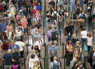 EUA reabrem fronteiras a turistas vacinados contra Covid e retomam emissão de visto no Brasil