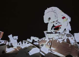 Astronauta Wang Yaping se torna primeira mulher chinesa a caminhar no espaço