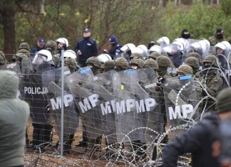 Angela Merkel pede intervenção de Vladimir Putin na crise migratória de Belarus