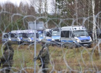 Polônia usa canhões de água contra imigrantes na fronteira com a Belarus; veja vídeo