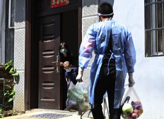 Autoridades chinesas matam cachorro de mulher confinada por Covid