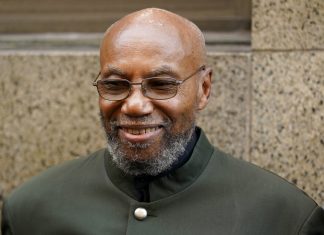 Justiça dos EUA inocenta 2 condenados por morte de Malcolm X depois de 55 anos