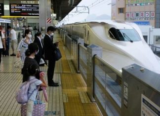 Condutor multado em R$ 2,70 por atraso de 1 minuto em trem processa empresa no Japão