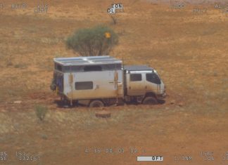 Inundações deixam família ilhada em pleno deserto na Austrália; veja fotos