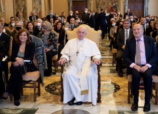 Papa Francisco agradece a jornalistas por ajudarem a expor escândalos sexuais na Igreja