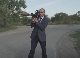 Diretor de esquete que satiriza políticos russos é processado e pode ser preso por 8 anos