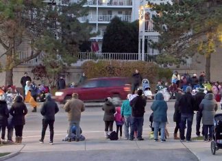 Sobe para 6 número de mortos em atropelamento em Waukesha, nos EUA