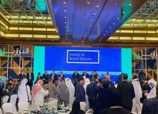 No terceiro dia em Dubai, Bolsonaro participa de fórum de investimentos com ministros