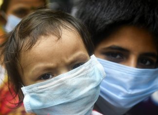 Crianças arcam com o pior da pandemia de Covid, dizem estudos do Vaticano