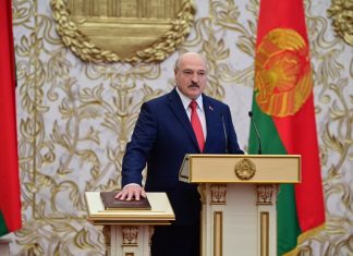 Há 27 anos no cargo, ditador de Belarus se blinda com imunidade vitalícia