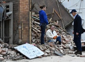 Biden visita cidade destruída por tornados no Kentucky