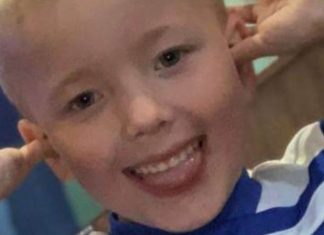 Tortura e morte de menino de 6 anos por pai e madrasta chocam britânicos e levantam debate sobre serviços de proteção