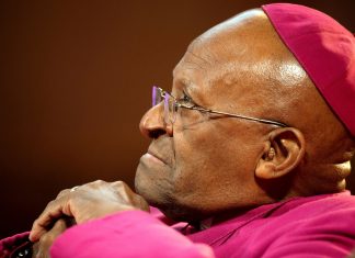 Nobel da Paz Desmond Tutu morre aos 90 anos