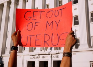 Entenda por que o direito ao aborto está sob ameaça nos EUA