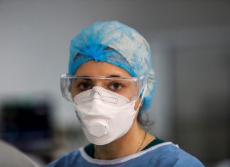Grécia impõe obrigatoriedade de uso de máscaras nas festas de fim de Ano