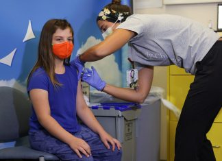 Média diária de novos casos de Covid-19 nos EUA atinge novo recorde