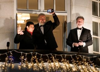 Dois jornalistas ameaçados recebem o Nobel da Paz em Oslo