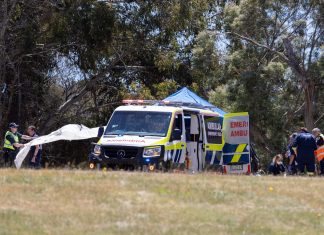 Quatro crianças morrem em acidente com castelo inflável em escola na Austrália